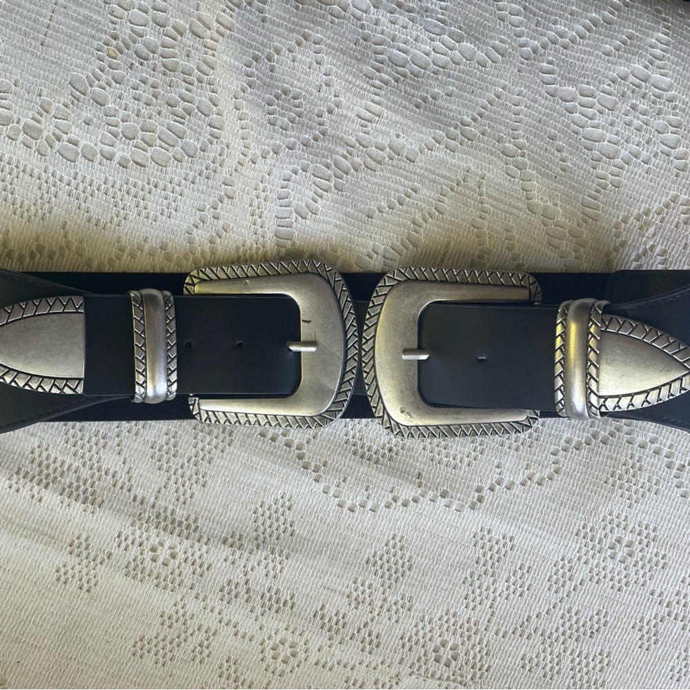 Double buckle western